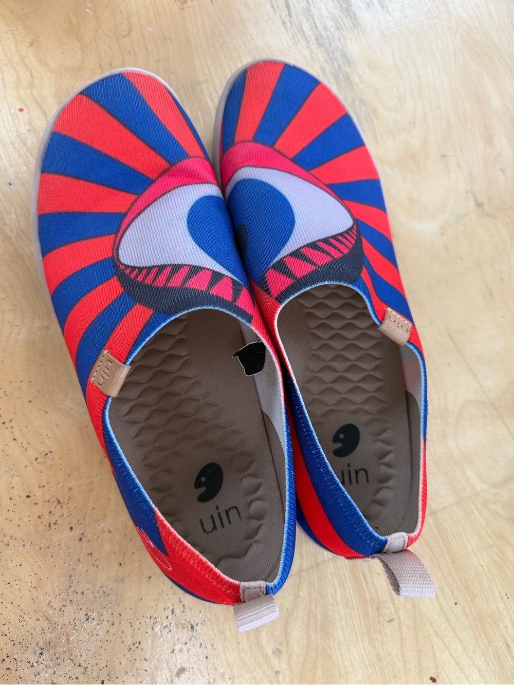 Uni Slip-On Shoes with Eye Graphic - Red & Blue - Picture 5 of 9